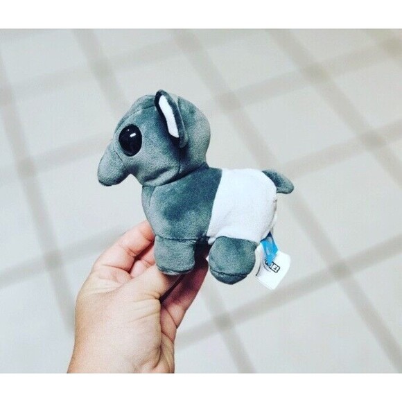 2024 Adopt Me! 5" Surprise Plush Pets Series 4 Common Malayan Tapir Plush - Picture 3 of 10